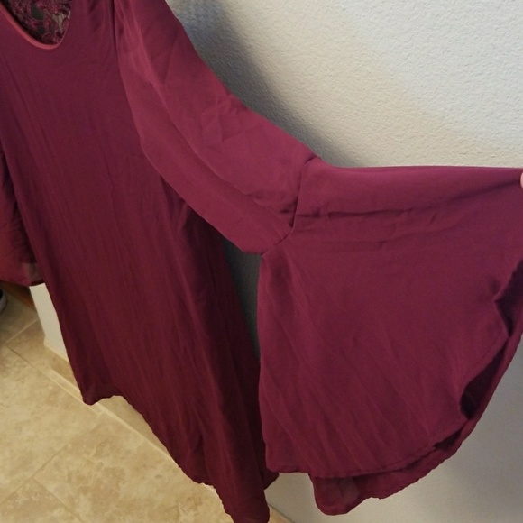 Maroon shift dress with lace detail - Picture 2 of 4